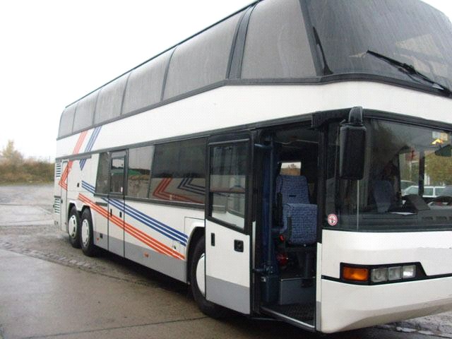 Autobusu parks Jūrmalā Divstāvu Neoplan