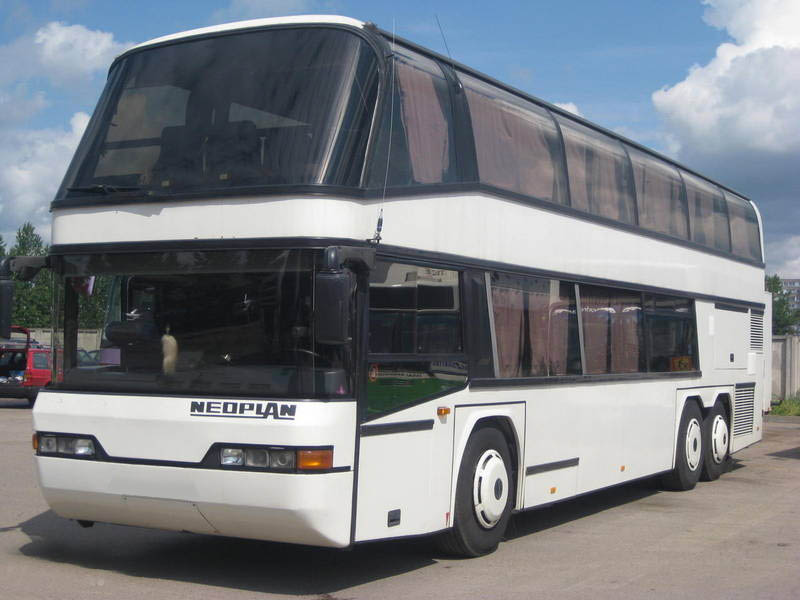 Autobusu parks Jūrmalā Divstāvu Neoplan